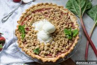 Strawberry Rhubarb Streusel Pie