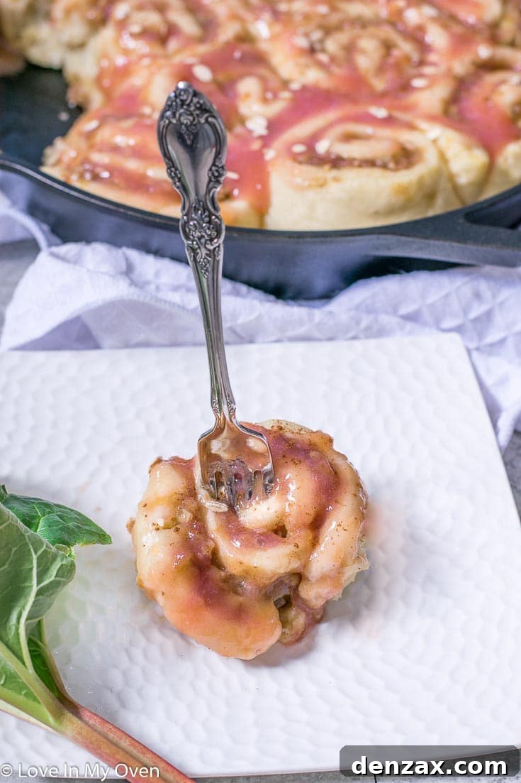 Delicious Rhubarb Streusel Rolls, perfect for a healthy breakfast treat