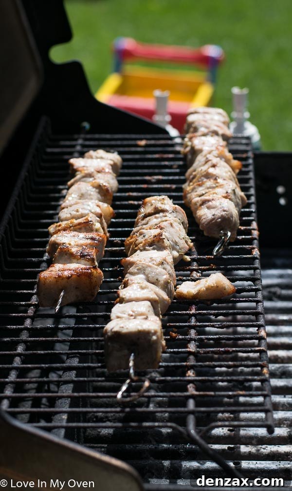 Plated grilled pork souvlaki with tzatziki and fresh pita bread