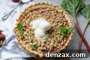 Strawberry Rhubarb Crumble Pie