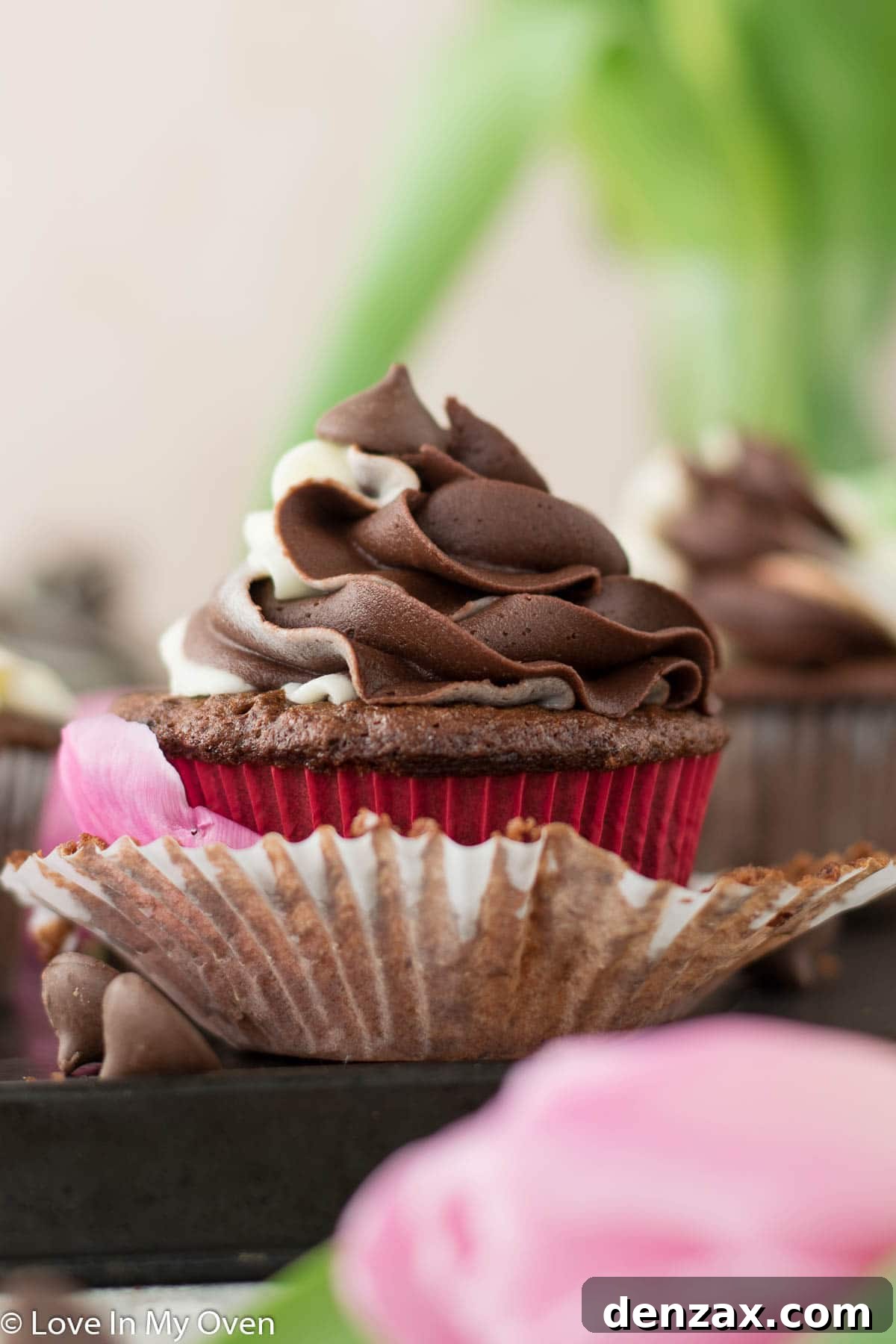 Tuxedo cupcakes ready to be served