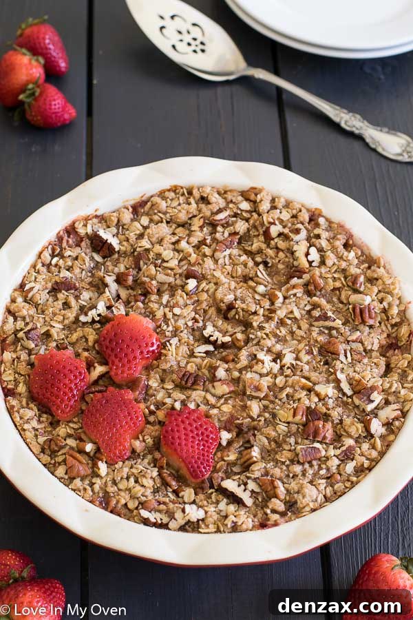 strawberry streusel baked oatmeal