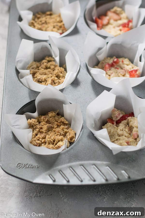 Preparing muffins with streusel layers