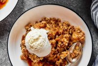 Classic Apple Crisp Recipe with Cinnamon Streusel