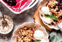 Irresistible Blueberry Crisp with Oat Topping Recipe