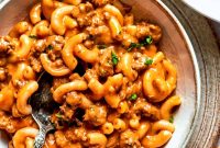 Creamy Cheddar Hamburger Helper-Style Skillet Recipe