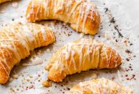 Flaky Pumpkin Crescent Rolls with Cinnamon Sugar Filling