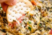Creamy Slow Cooker Spinach and Artichoke Dip Recipe