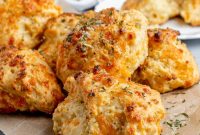 Crispy Air Fryer Red Lobster-Style Cheddar Biscuits