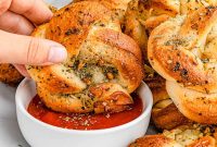 Easy Homemade Garlic Knots Recipe — Soft, Buttery & Ready in 30 Minutes