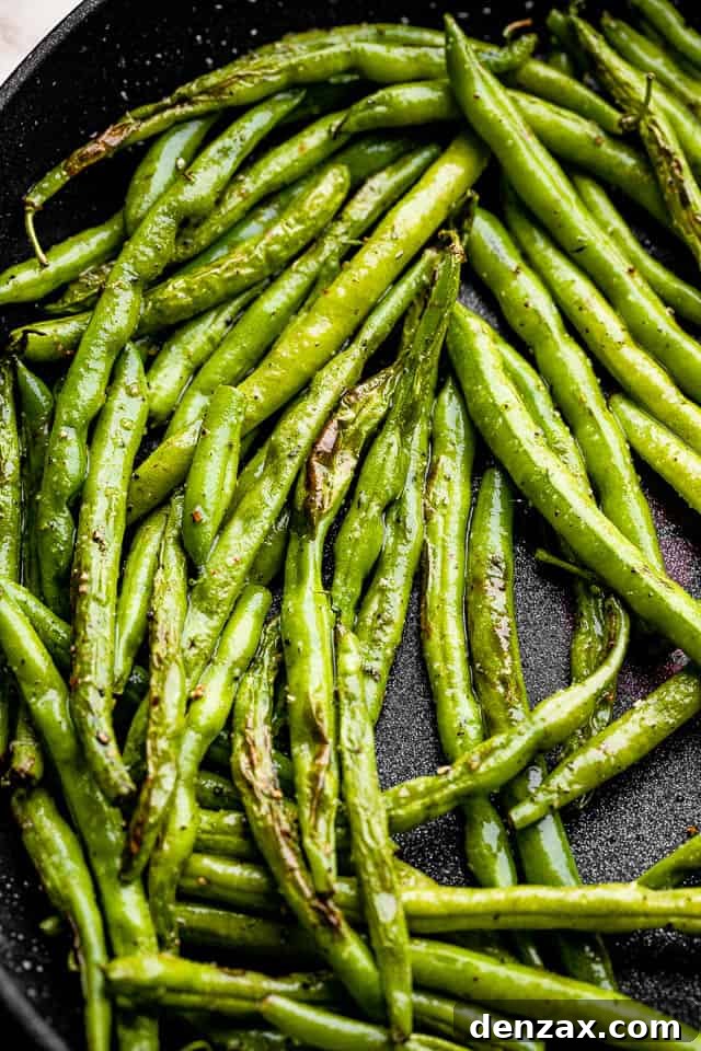 green beans in a black skillet