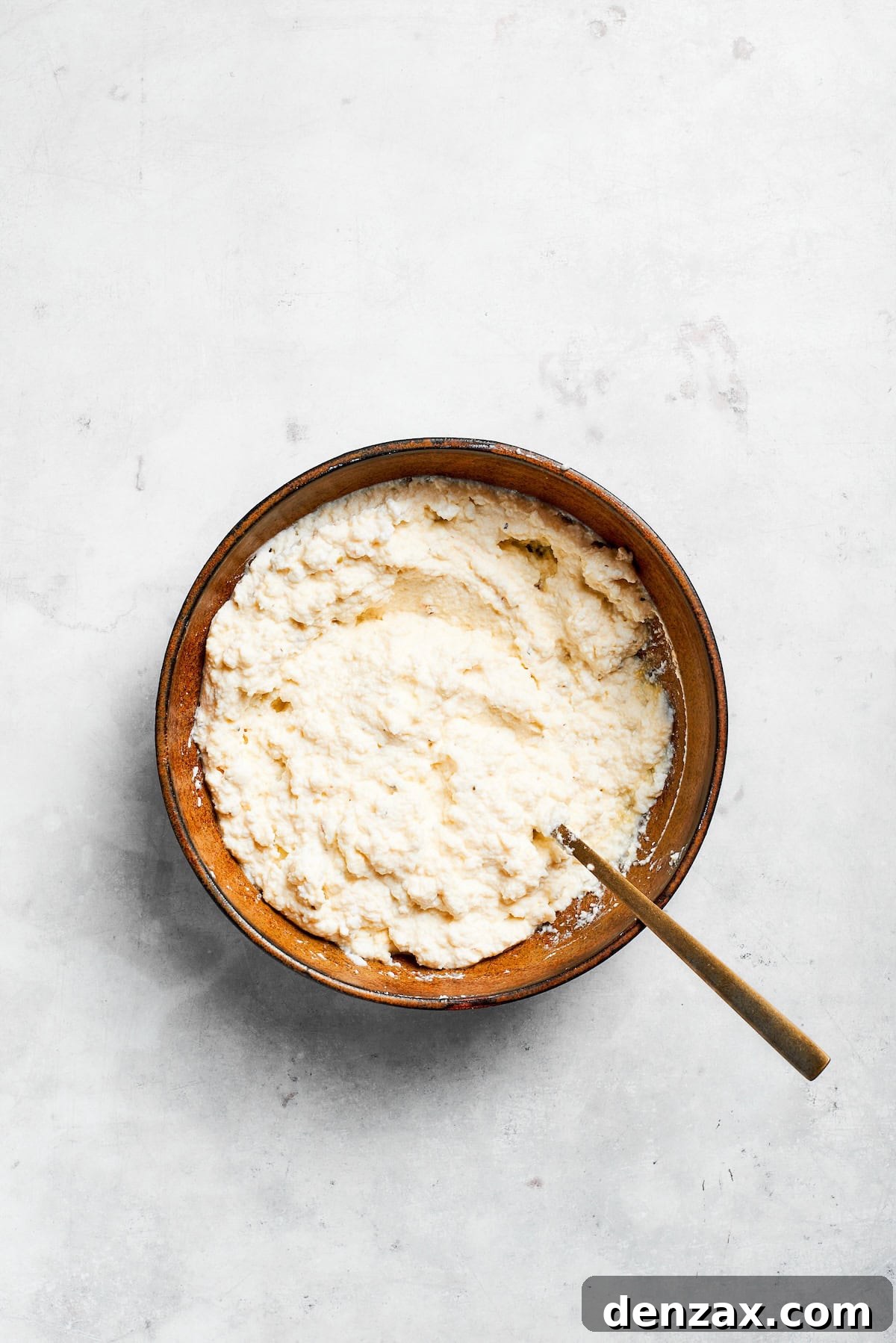 Ricotta cheese mix for lasagna in a bowl.